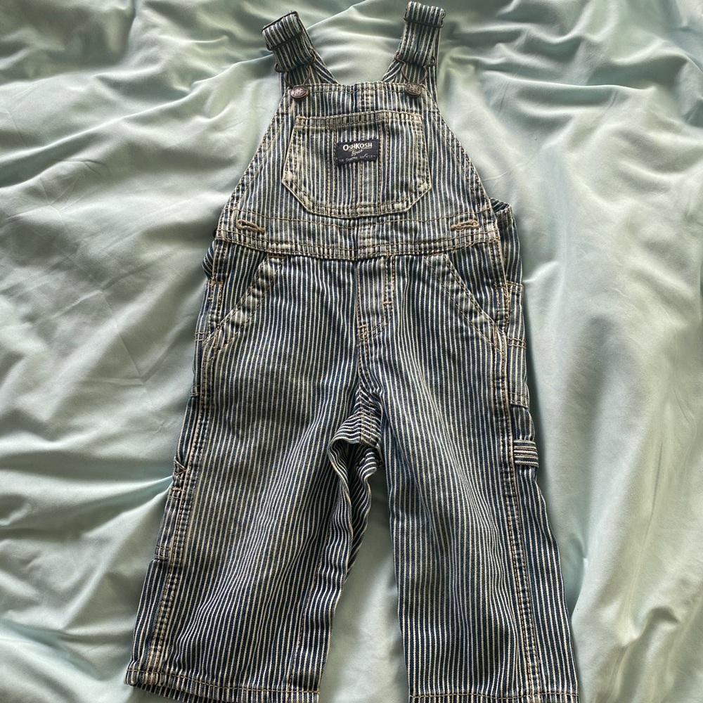 OshKosh B’gosh 9month Blue&White stripped overalls